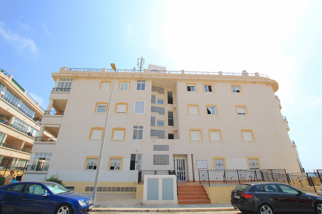 Apartment for sale in Playa Flamenca €97,500 (CM6562)