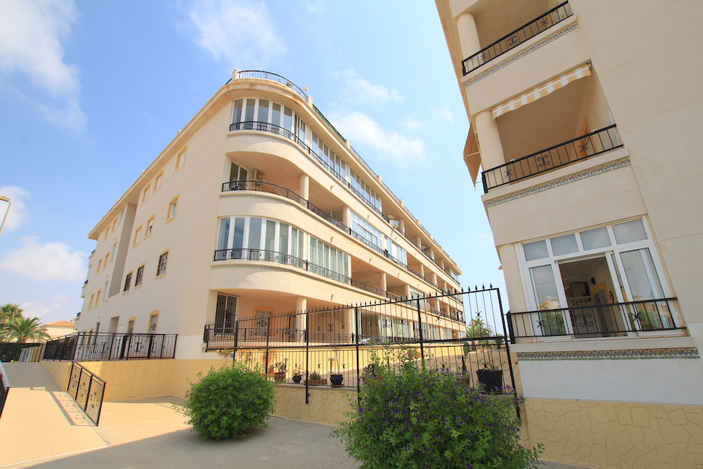 Apartment for sale in Playa Flamenca €97,500 (CM6562)