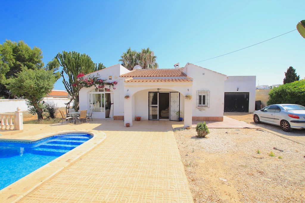 Villa for sale in La Zenia €259,000 (CM6588)
