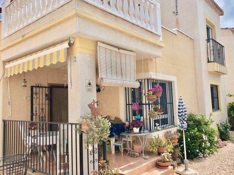 Villa for sale in Algorfa Urb. Montebello €125,000 (CM6875)