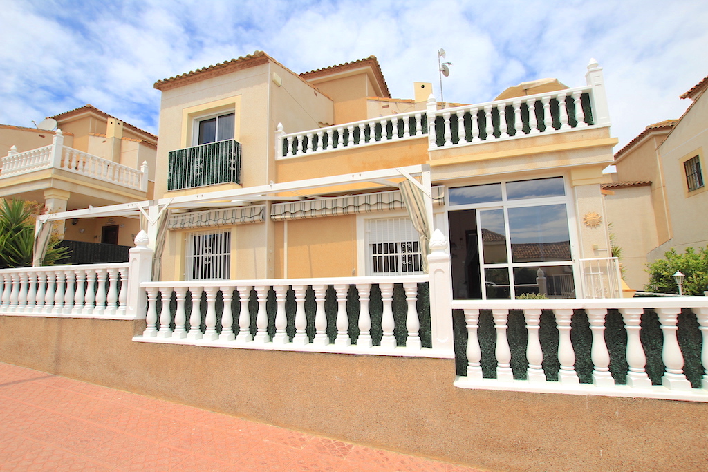 Villa for sale in Algorfa Urb. Montebello €144,500 (CM7098 )