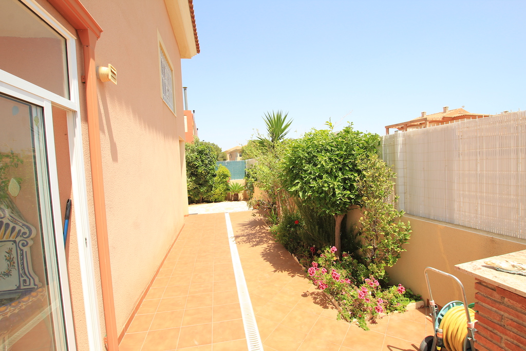 Villa for sale in Los Alcazares €199,000 (CM7178)