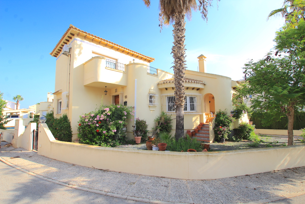 Villa for sale in Villamartin Las Ramblas €265,000 (CM7318)