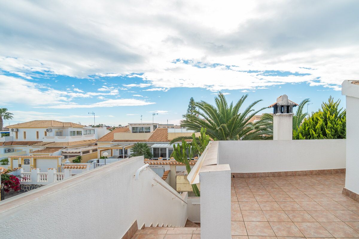 Villa for sale in La Florida Orihuela Costa €250,000 (CM7392)