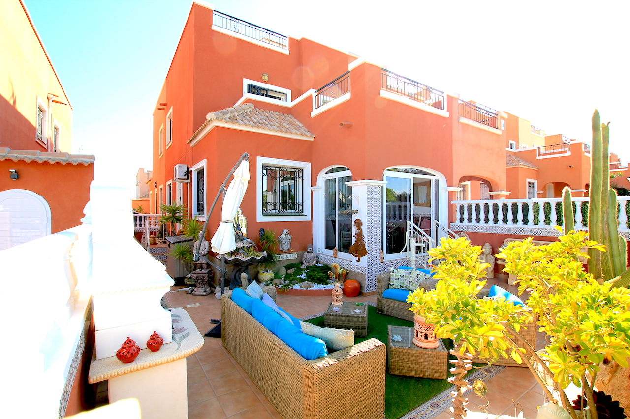 Townhouse for sale in Los Montesinos La Herrada €122,500 (CM7555 )