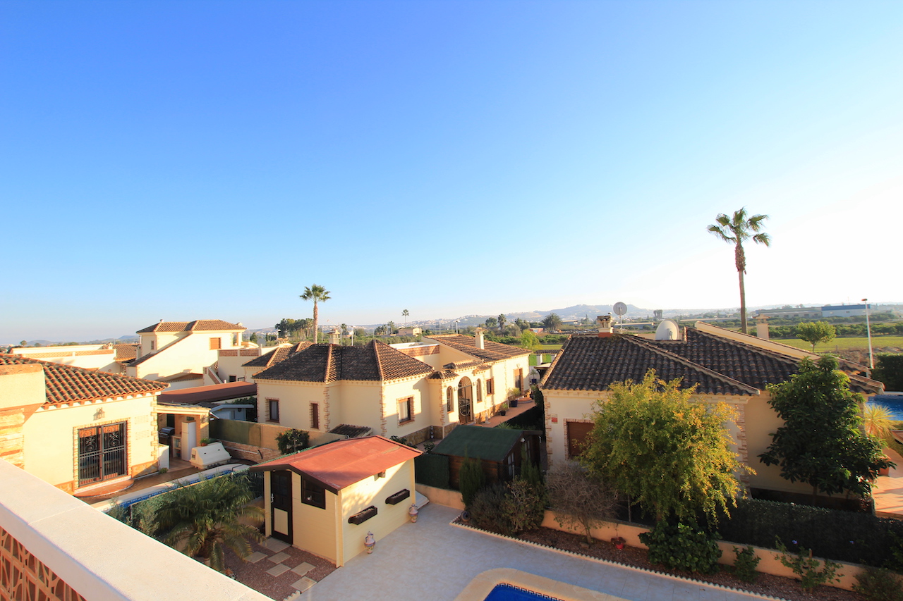 Villa for sale in Formentera Del Segura €265,000 (CM7747)