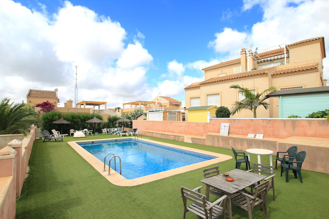 Apartment for sale in Villamartin El Galan €79,950 (CM8003)