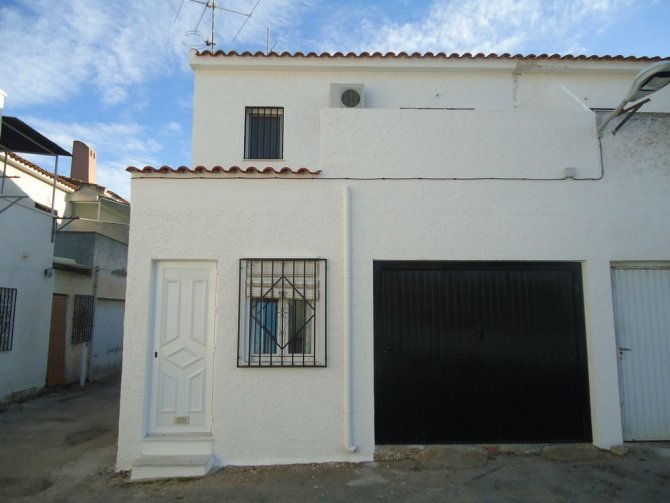 Townhouse for sale in Jacarilla €90,000 (CM2646)