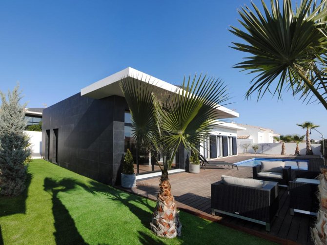 Villa for sale in La Marina €302,500 (CM3516)