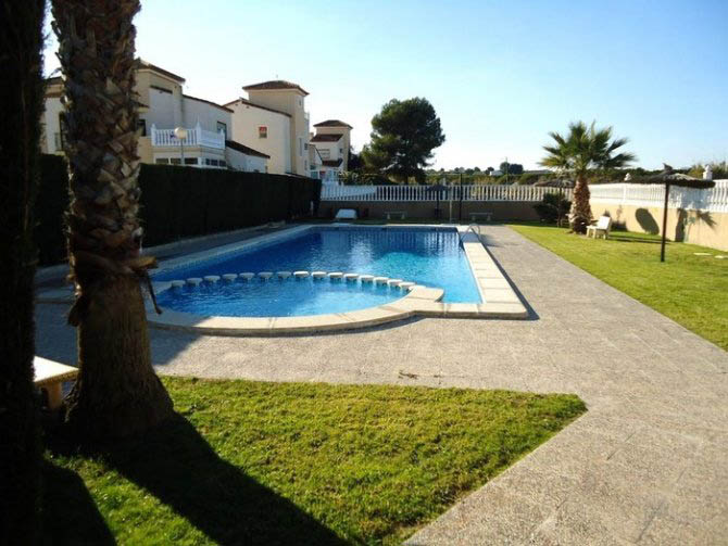 Villa for sale in Algorfa Urb. Montebello €115,000 (CM3963)
