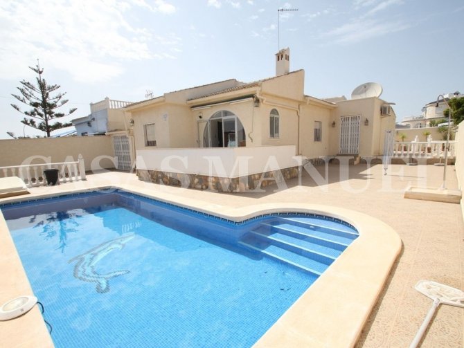 Villa for sale in San Luis €204,900 (CM4279)