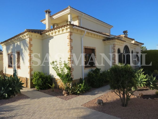 Villa for sale in Formentera Del Segura €245,000 (CM4426)