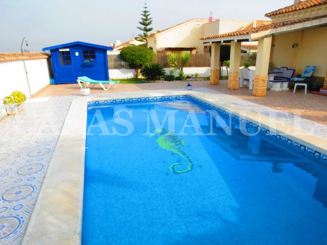 Villa for sale in Formentera Del Segura €195,000 (CM4514)