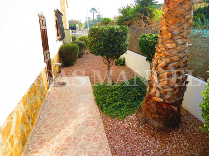 Villa for sale in Formentera Del Segura €195,000 (CM4514)