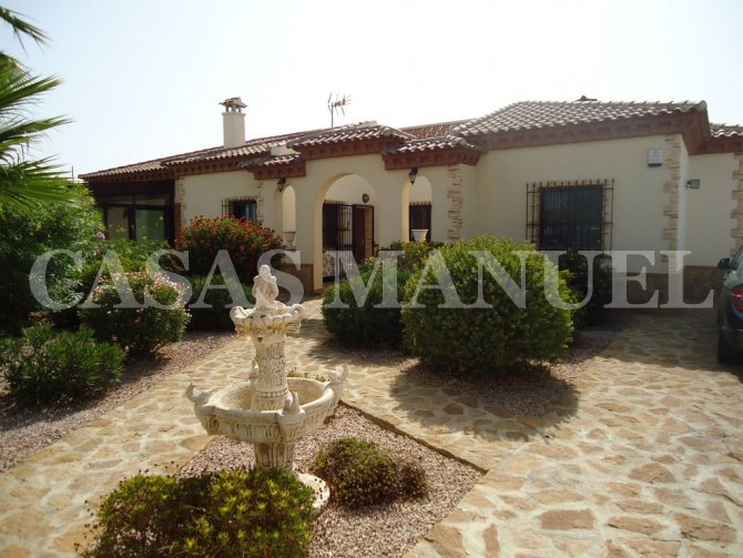 Villa for sale in Formentera Del Segura €235,000 (CM4528)