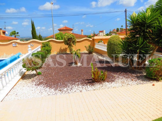 Villa for sale in Algorfa €450,000 (CM4837)