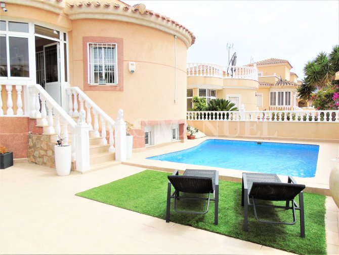 Villa for sale in Playa Flamenca €270,000 (CM6542)