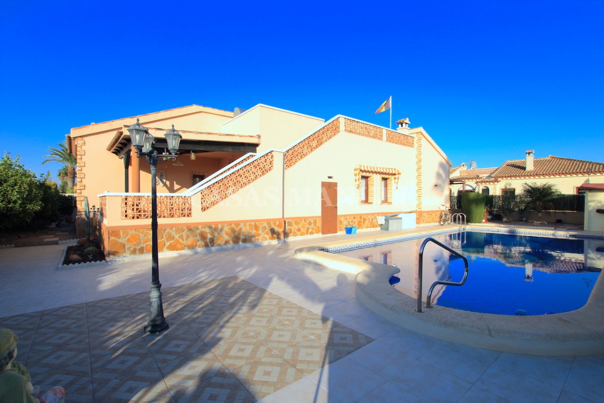 Villa for sale in Formentera Del Segura €265,000 (CM7747)