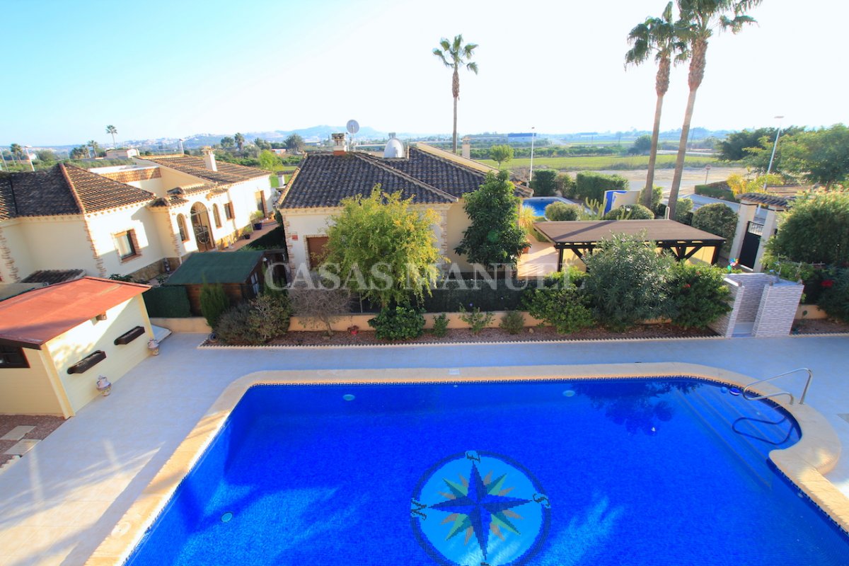 Villa for sale in Formentera Del Segura €265,000 (CM7747)