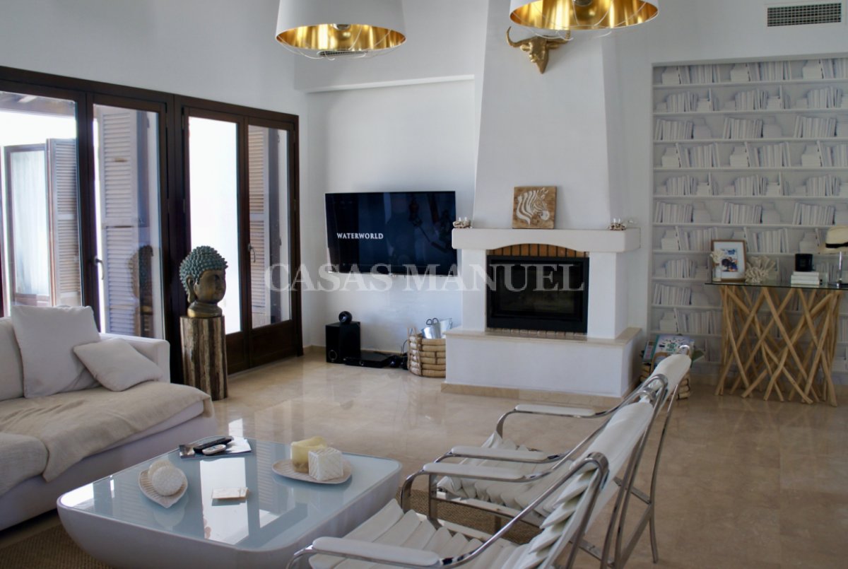 Villa for sale in El Valle Golf Resort €545,000 (CM7843)