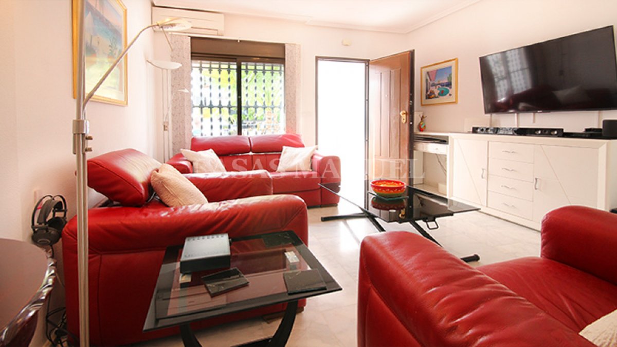 Townhouse for sale in Villamartin €159,950 (CM7876)