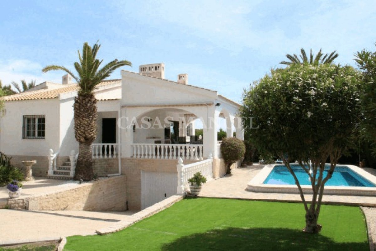 Villa for sale in Villamartin €569,000 (CM8216)