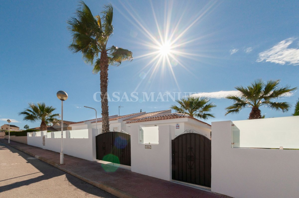 Villa for sale in Benijófar Monte Azul €497,000 (CM8238)