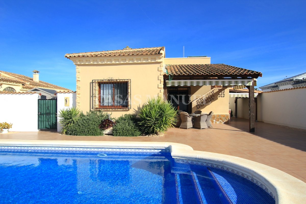 Villa for sale in Formentera Del Segura €275,000 (CM8261 )