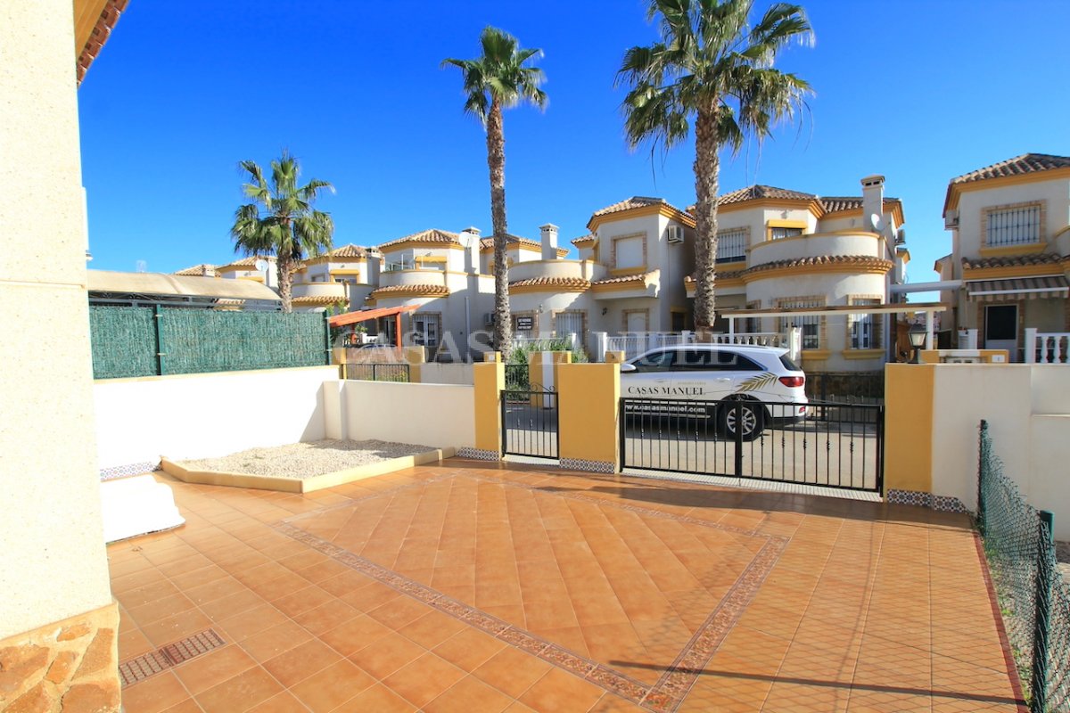 Villa for sale in Los Montesinos La Herrada €169,995 (CM8340)