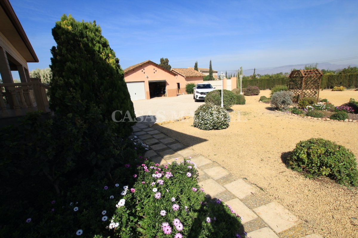 Finca for sale in Catral €430,000 (CM8803)