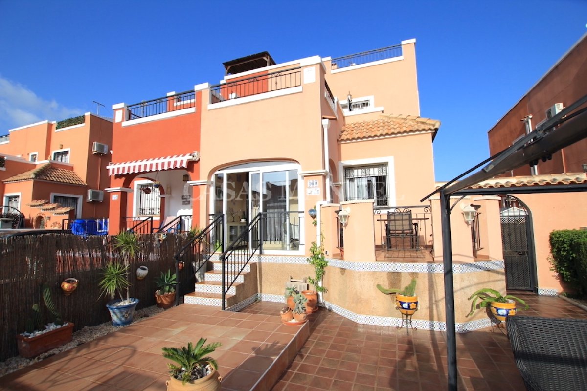Townhouse for sale in Los Montesinos La Herrada €139,000 (CM9059)