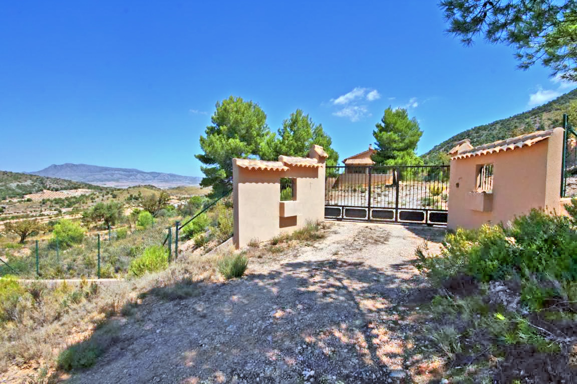 Villa for sale in La Zarza €130,000 (CF1919)