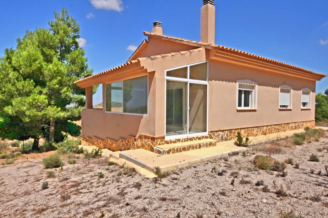 Villa for sale in La Zarza €130,000 (CF1919)