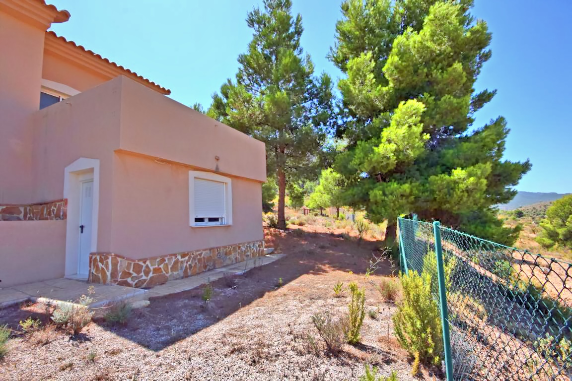 Villa for sale in La Zarza €130,000 (CF1919)