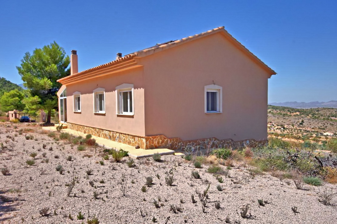 Villa for sale in La Zarza €130,000 (CF1919)