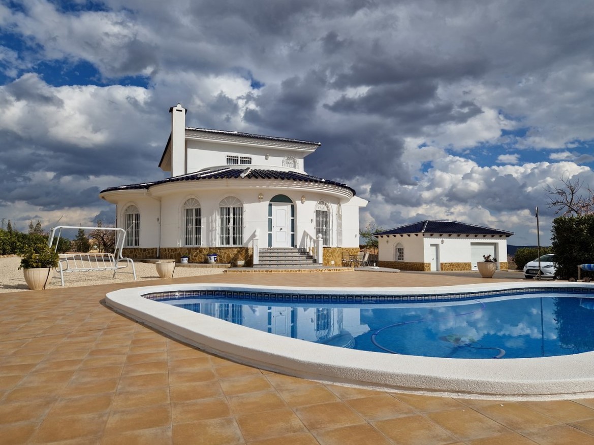 Villa in Lel - Image 5