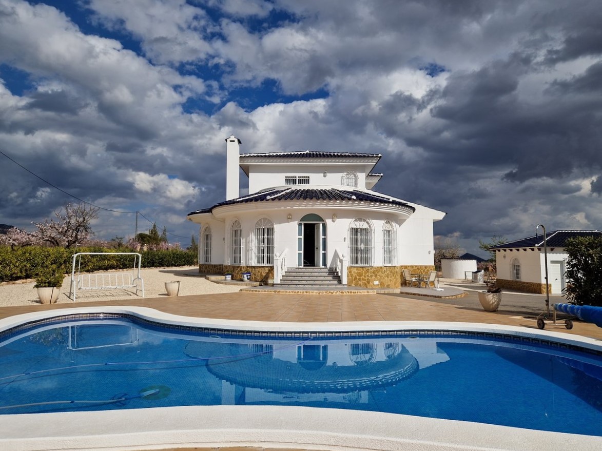 Villa in Lel - Image 4