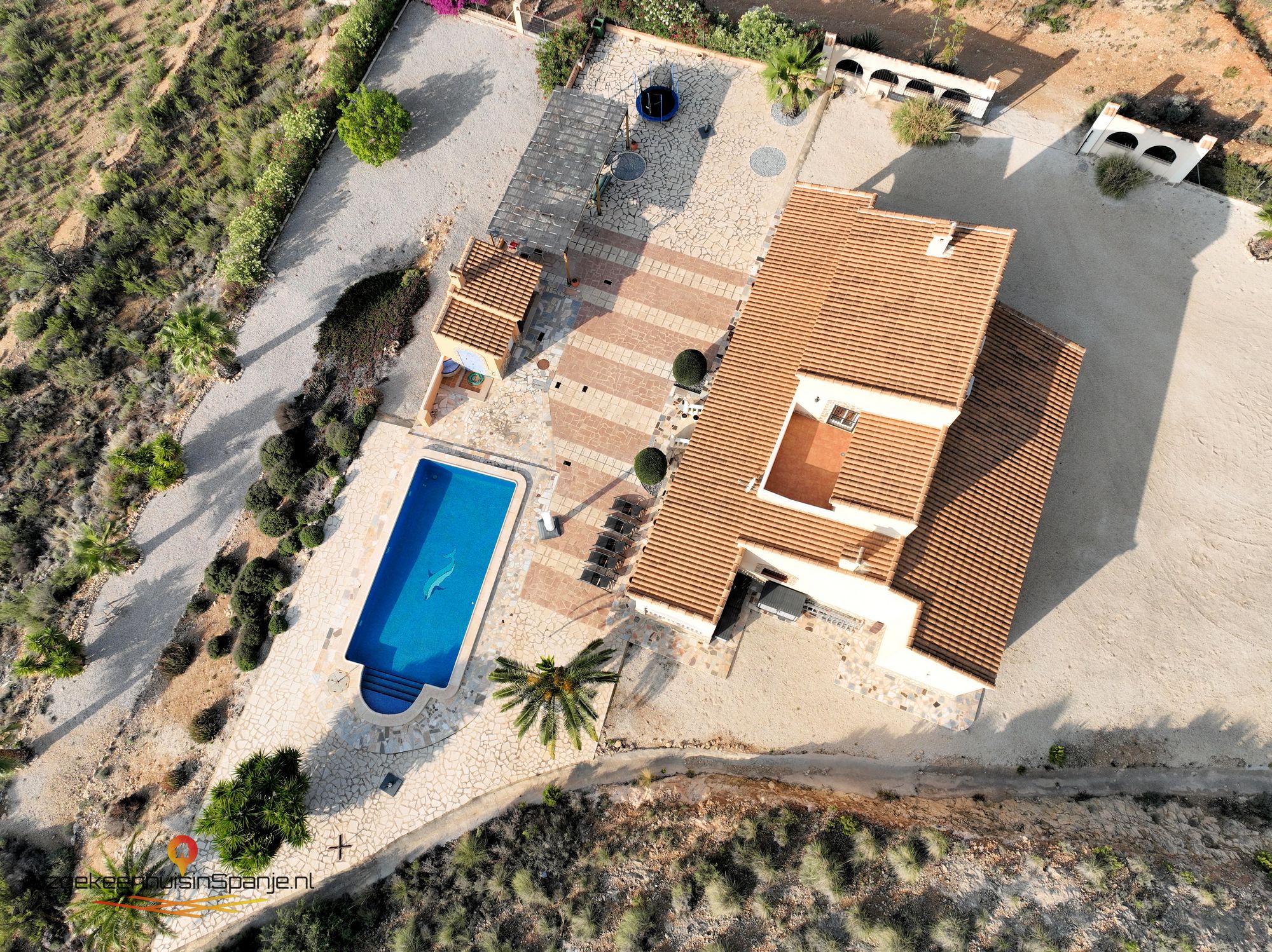 Villa for sale in Novelda €379,000 (CF2816)