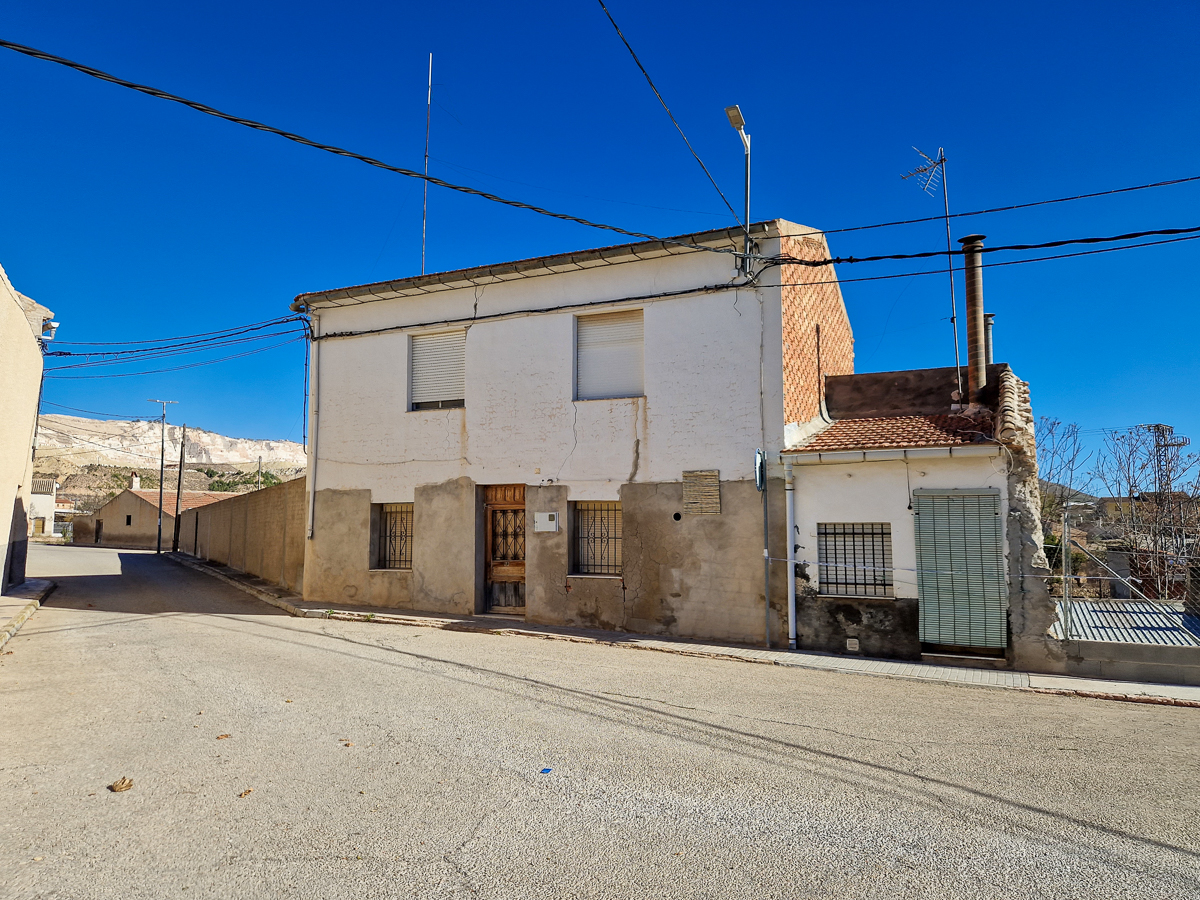 House in Alguena - view 1