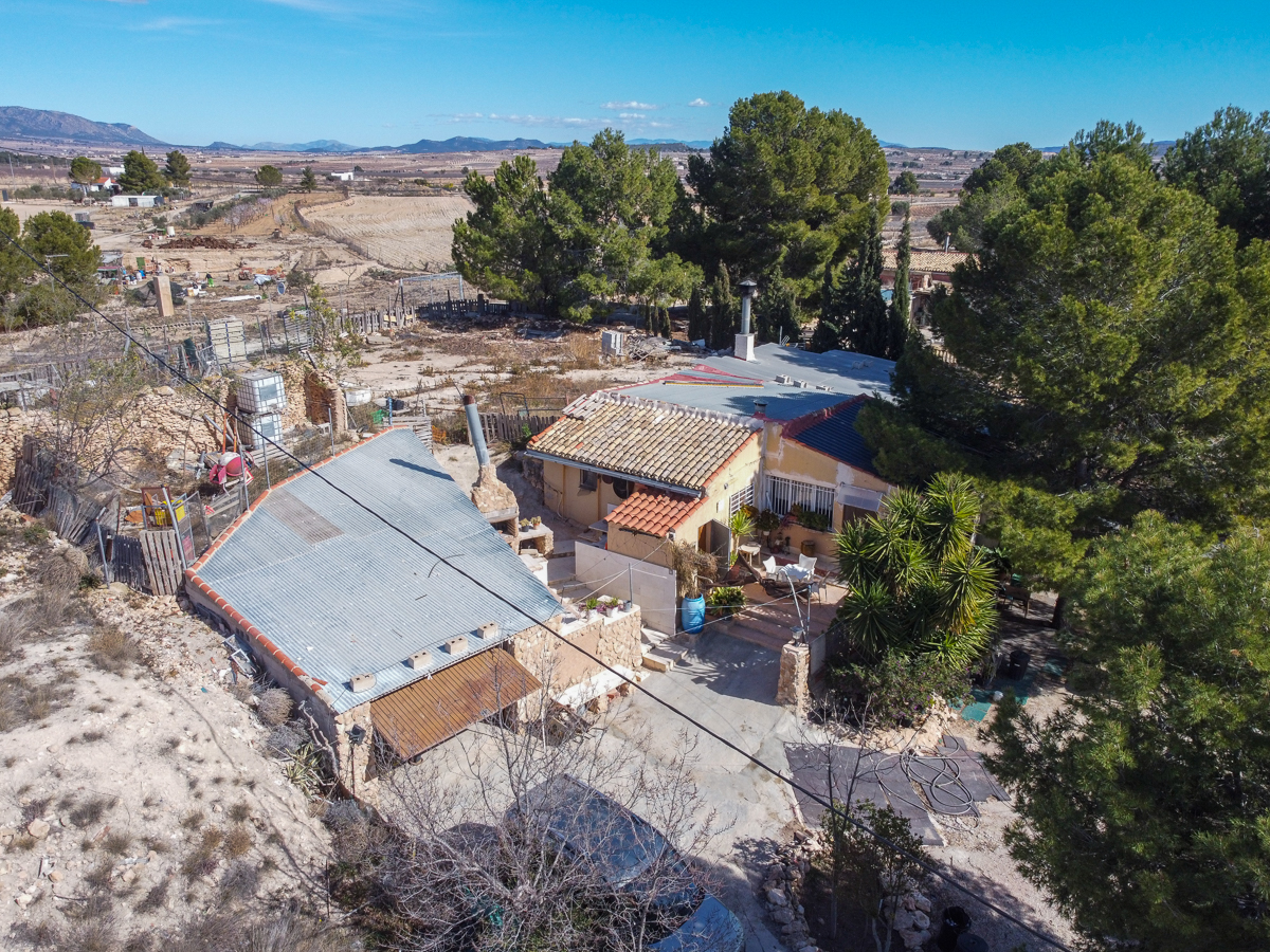 House in Carche - Image 3