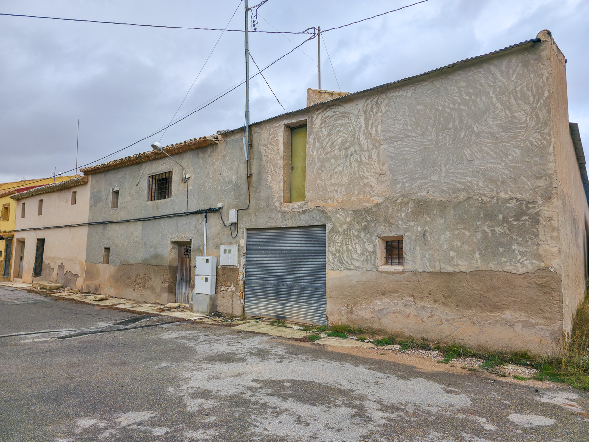 House in Casas de Ibanez - view 1