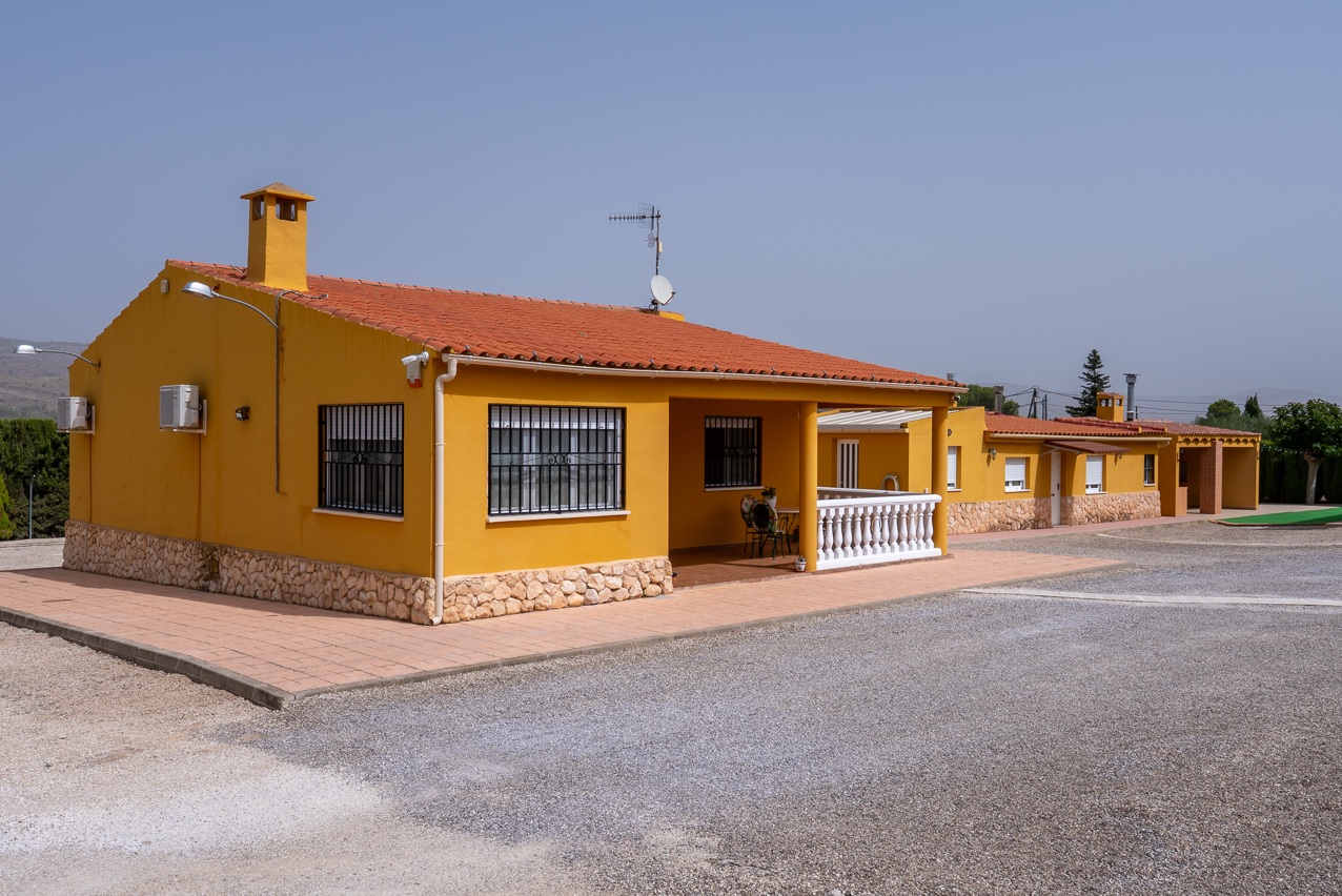 Villa in Cascante - view 1