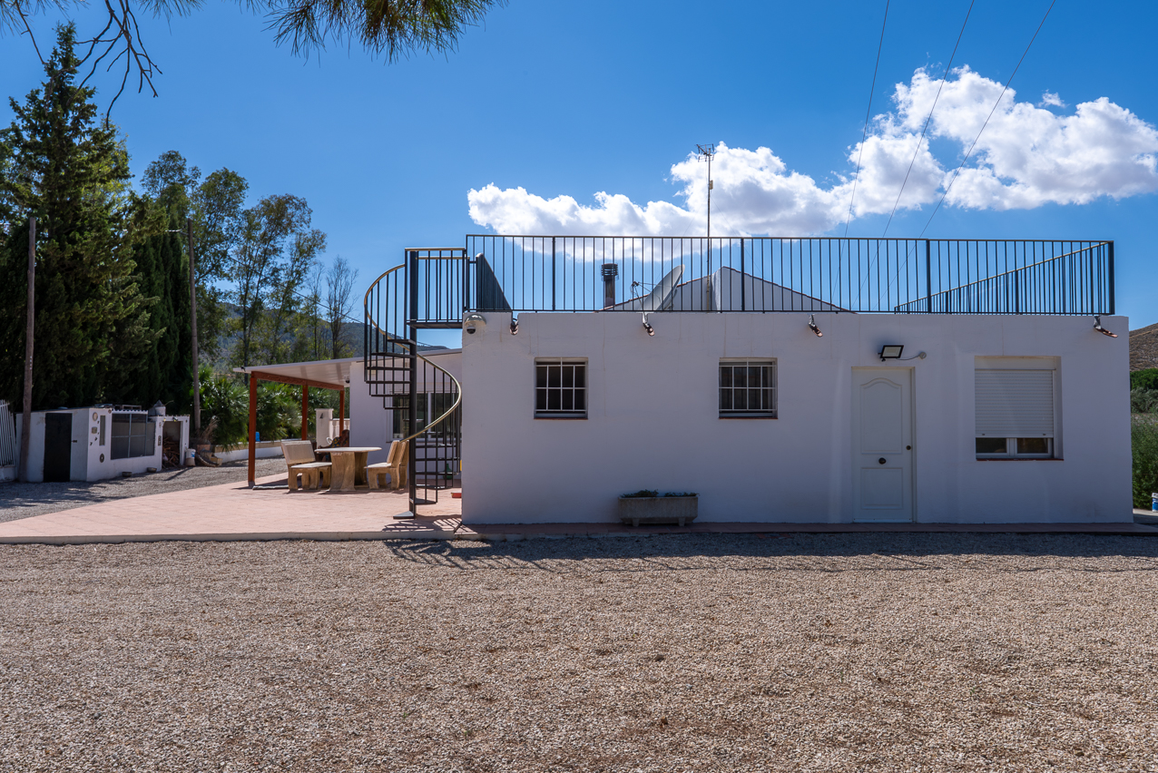 Villa in Las Virtudes - Image 4