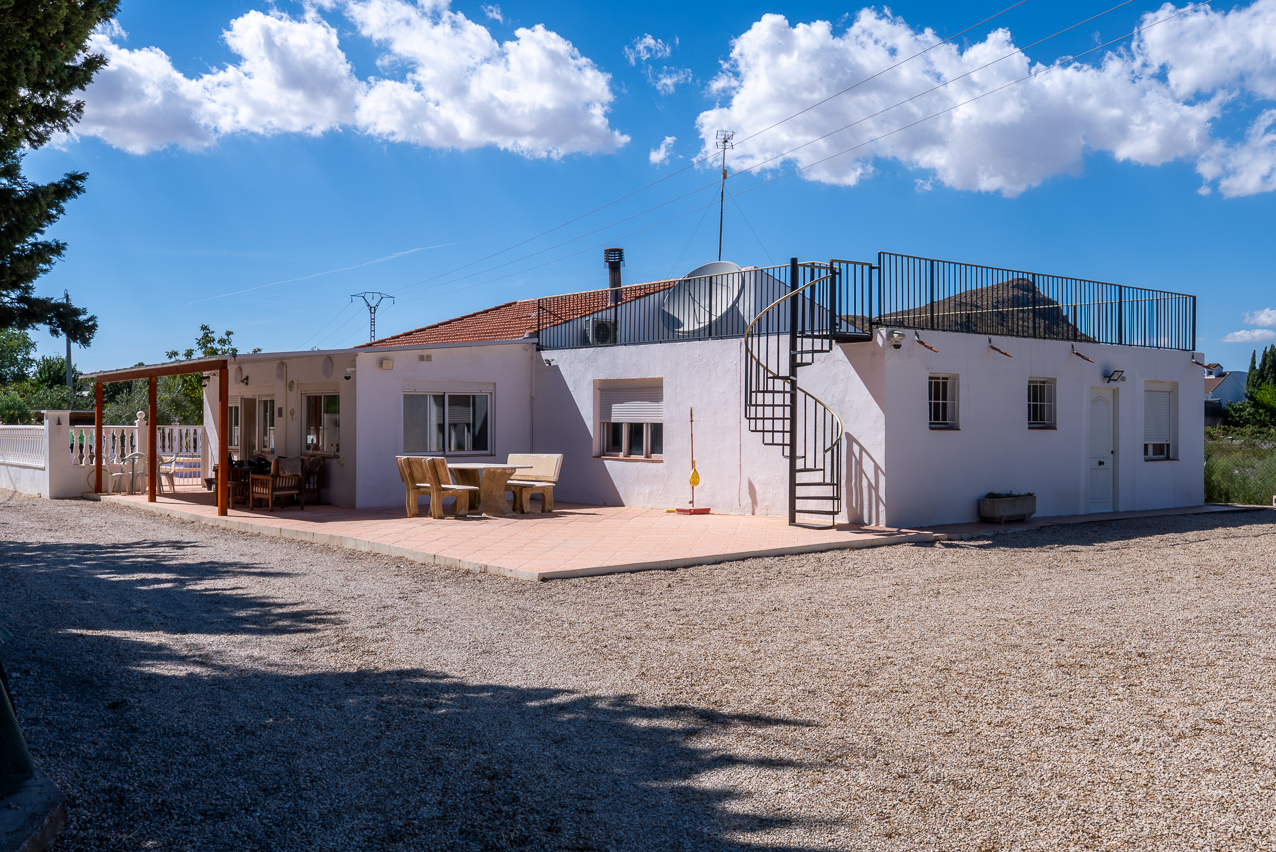 Villa in Las Virtudes - Image 2