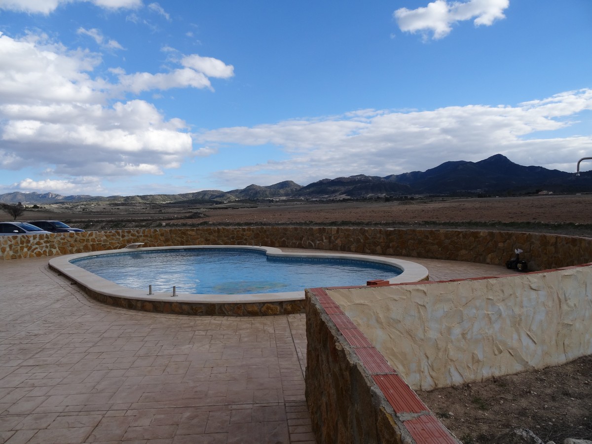 Country House for sale in Jumilla €150,000 (CF858)