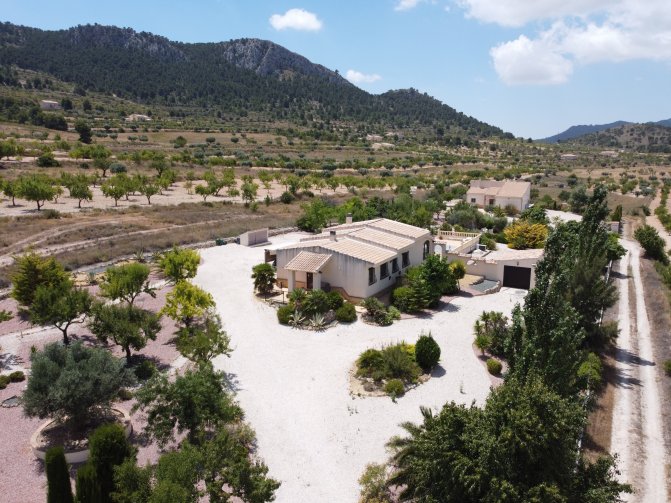 Villa for sale in La Zarza €229,900 (CF1550)