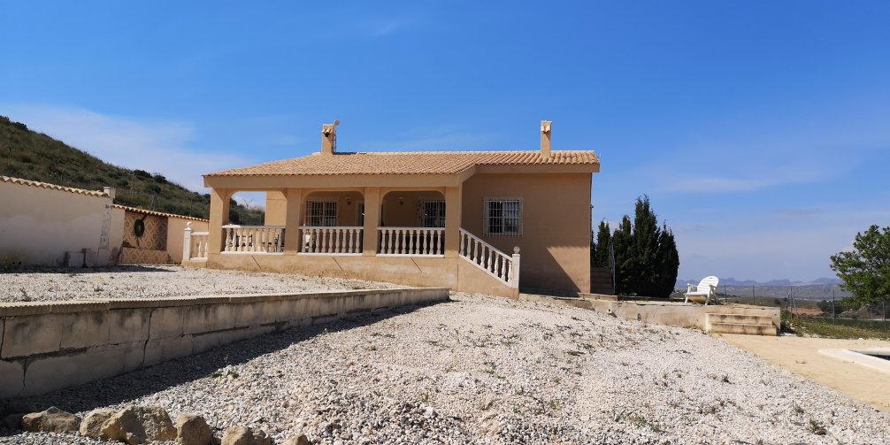 Villa for sale in La Zarza €149,950 (CF2157)