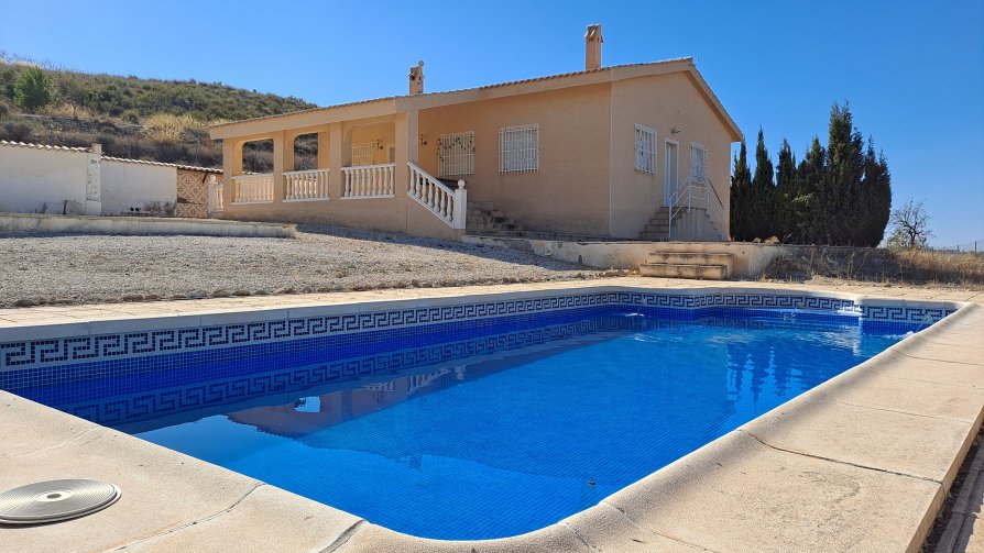Villa for sale in La Zarza €149,950 (CF2157)