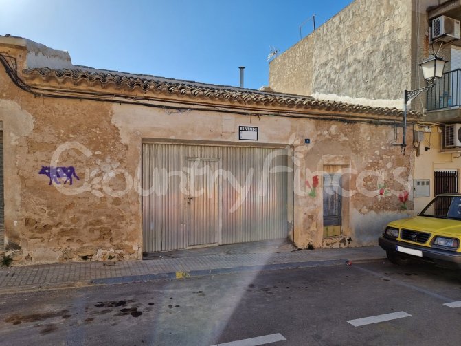 
              Garage / Building Plot in Pinoso
      