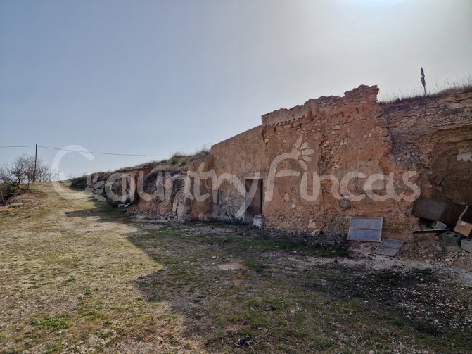
              Cave House in Raspay
      